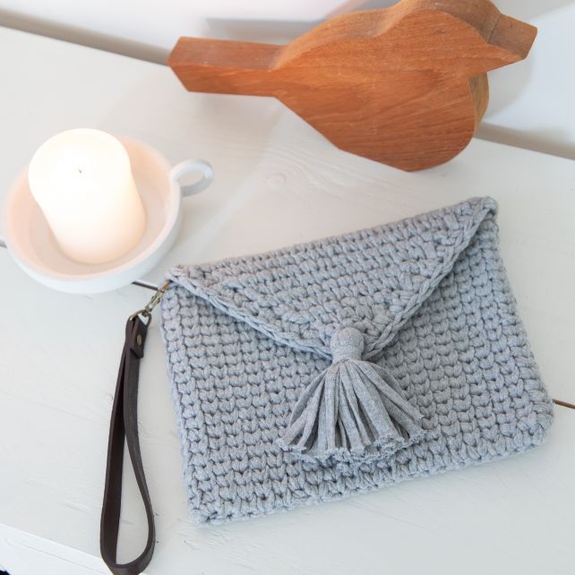 DIY Häkelset Clutch in Strickoptik Silbergrau