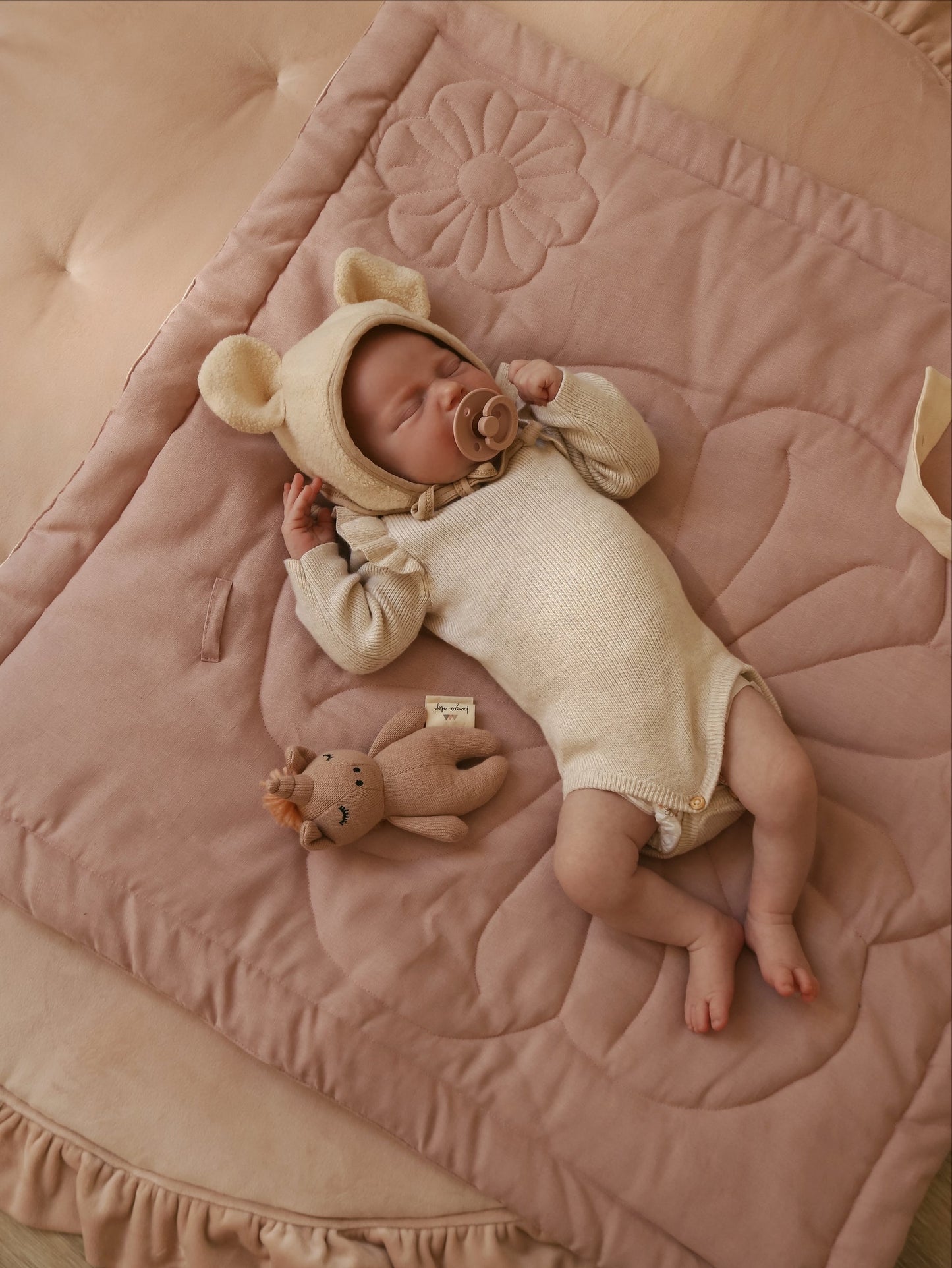 Blød Fløjlsmåtte med Frynser i Latte