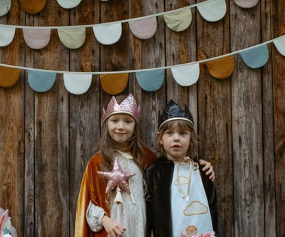 Sort Pailletter Eventyrkrone og Tryllestav Magisk Sæt