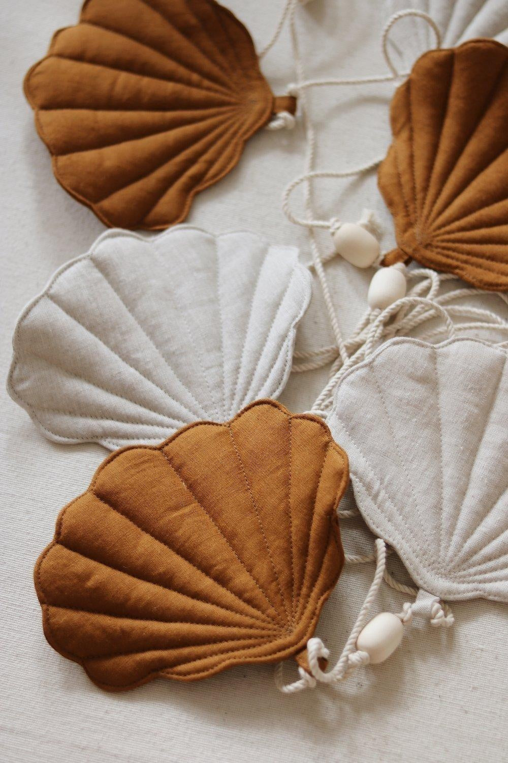 “Caramel” Linen Garland with Shells - Moi Mili