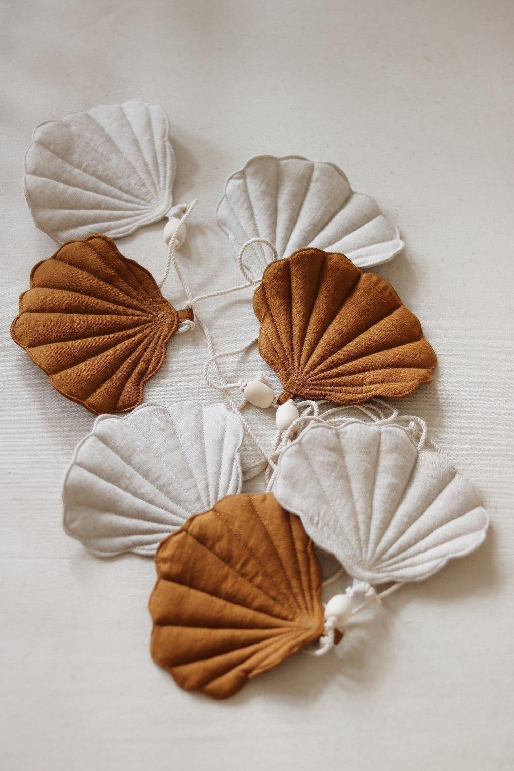 “Caramel” Linen Garland with Shells - Moi Mili