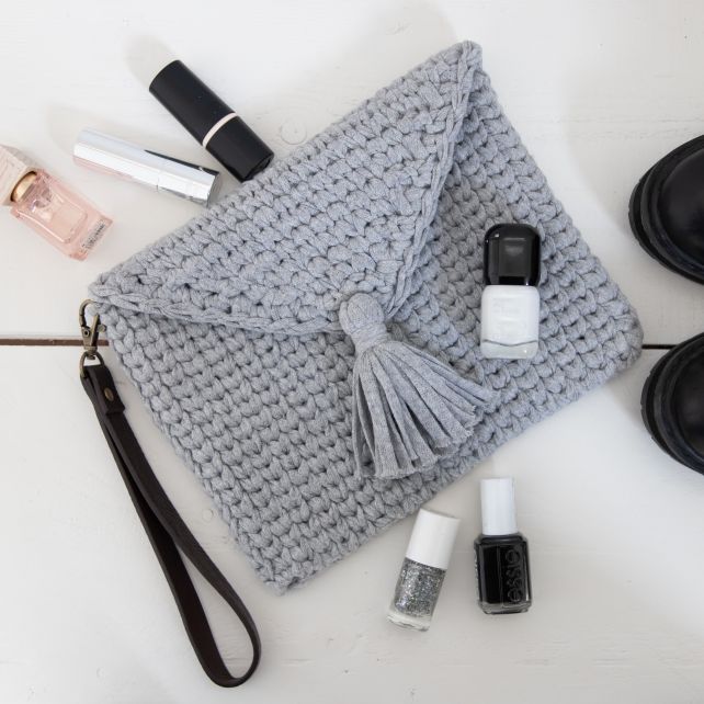 DIY Häkelset Clutch in Strickoptik Silbergrau