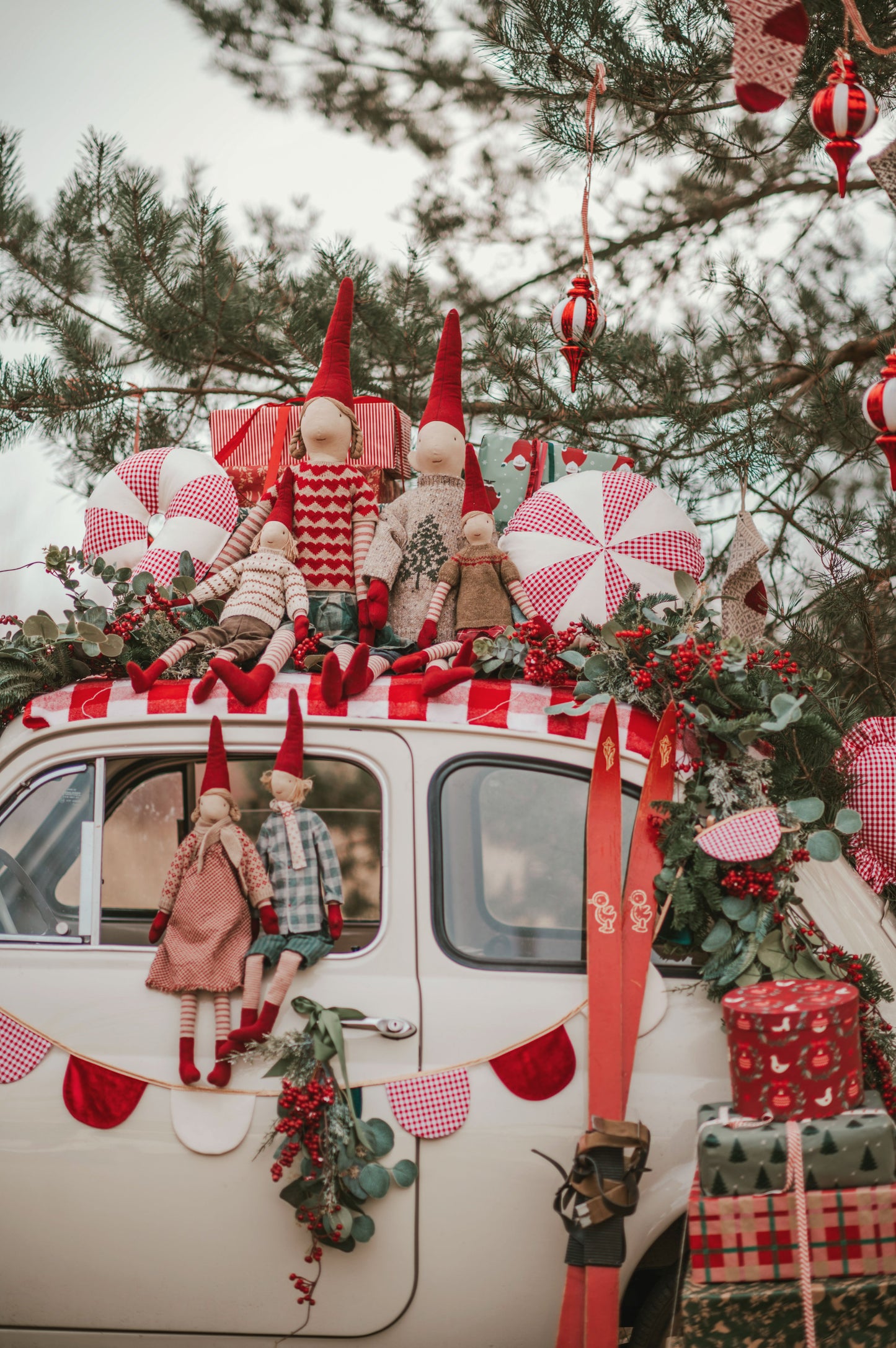Rød Ternet Jule Fløjls Guirlande med Halvmåner