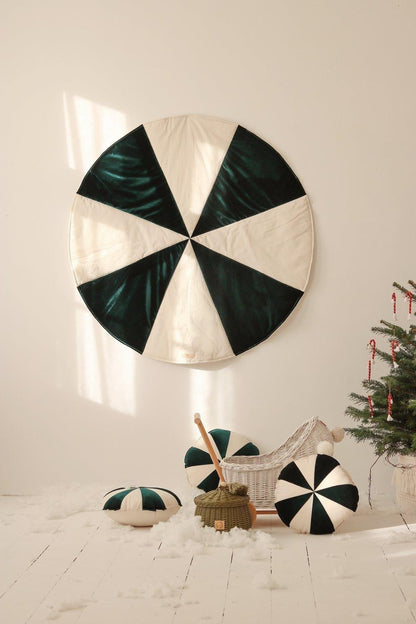 “Green Candy” Christmas Round Patchwork Mat
