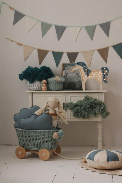 “MintLove” Garland