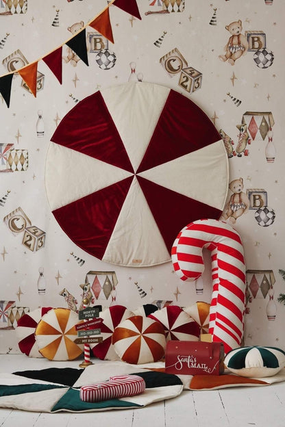 “Red Candy” Christmas Round Patchwork Mat
