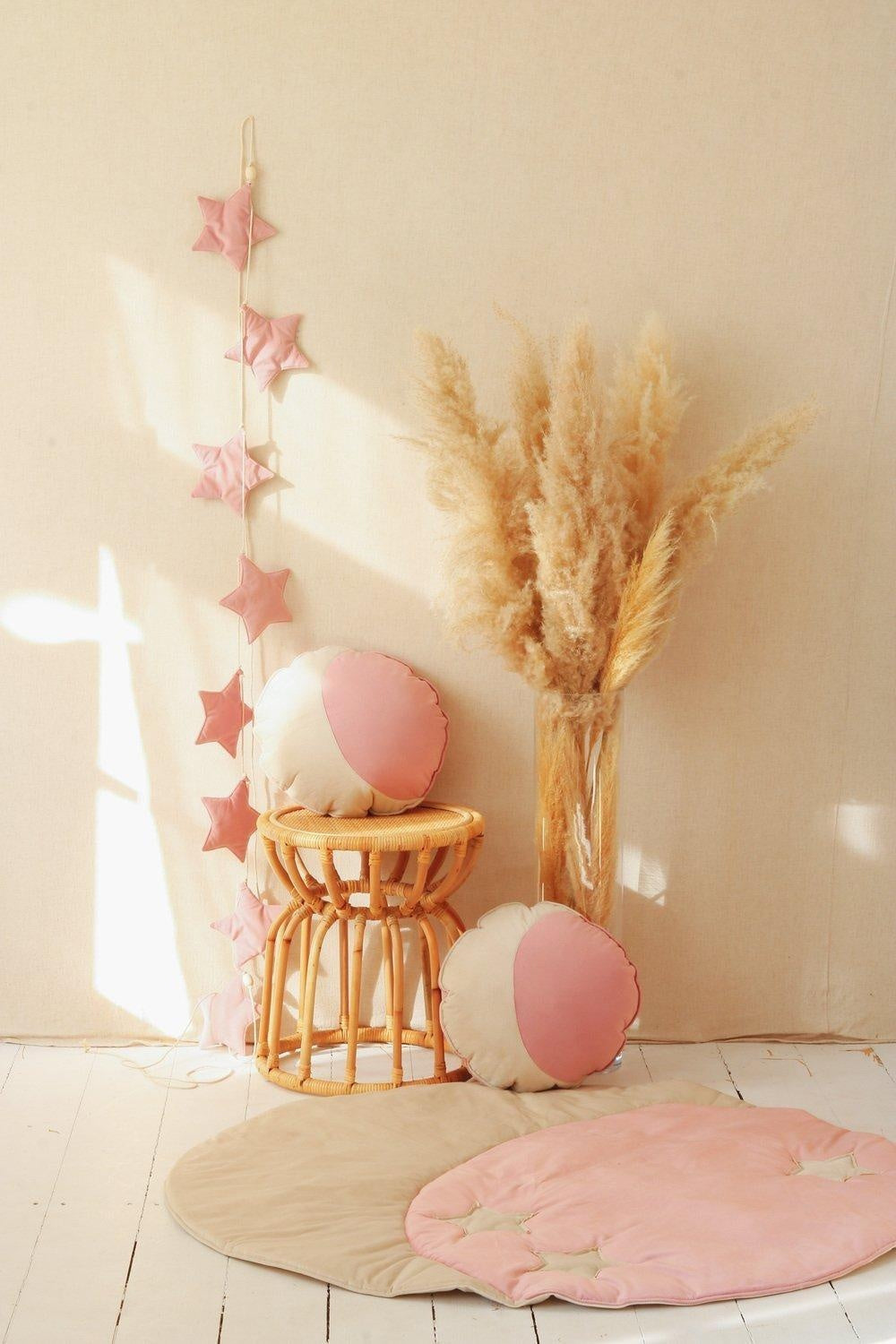 “Soft Pink Dust” Velvet Garland with Stars - Moi Mili