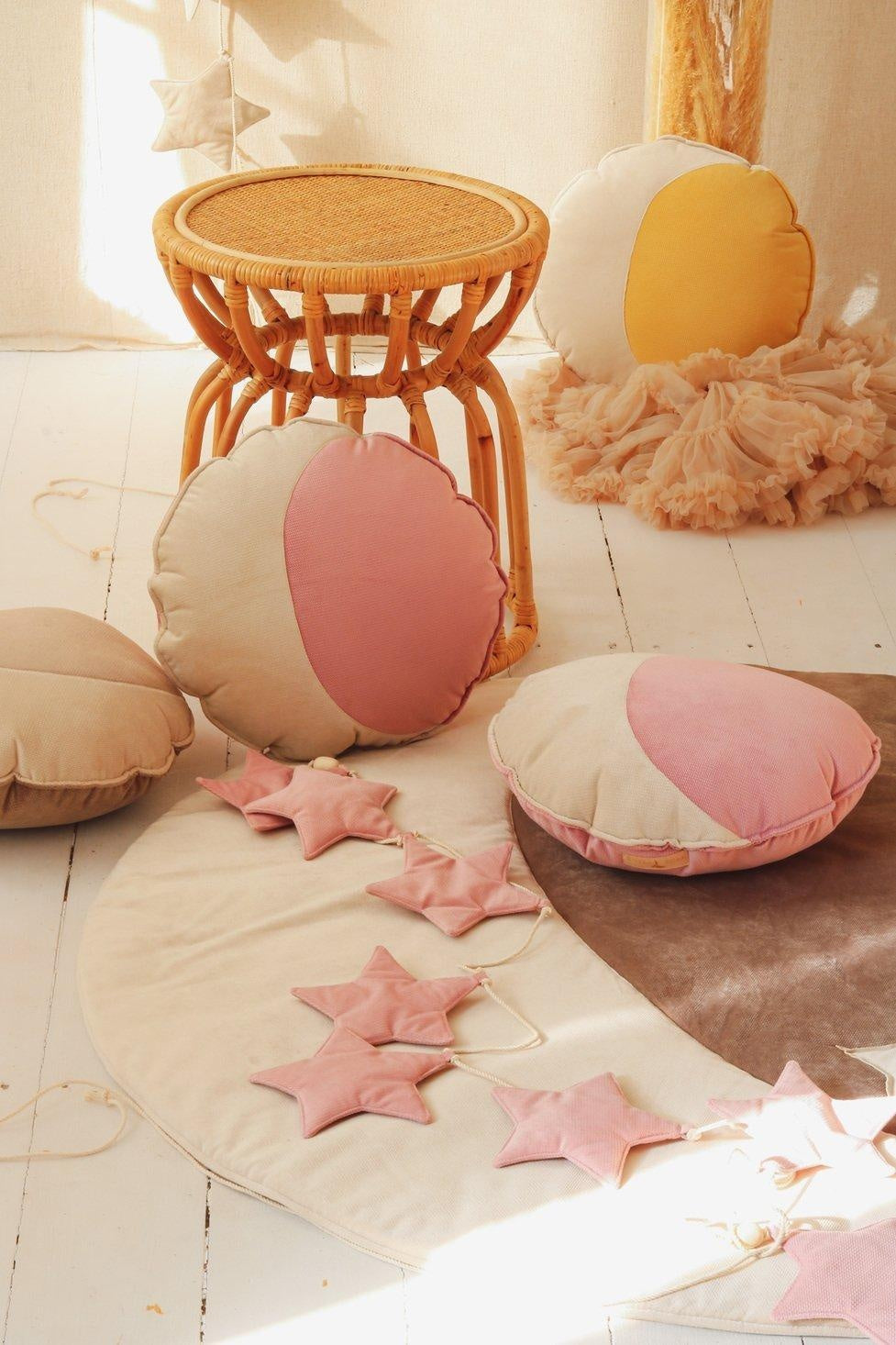 “Soft Pink Dust” Velvet Garland with Stars - Moi Mili