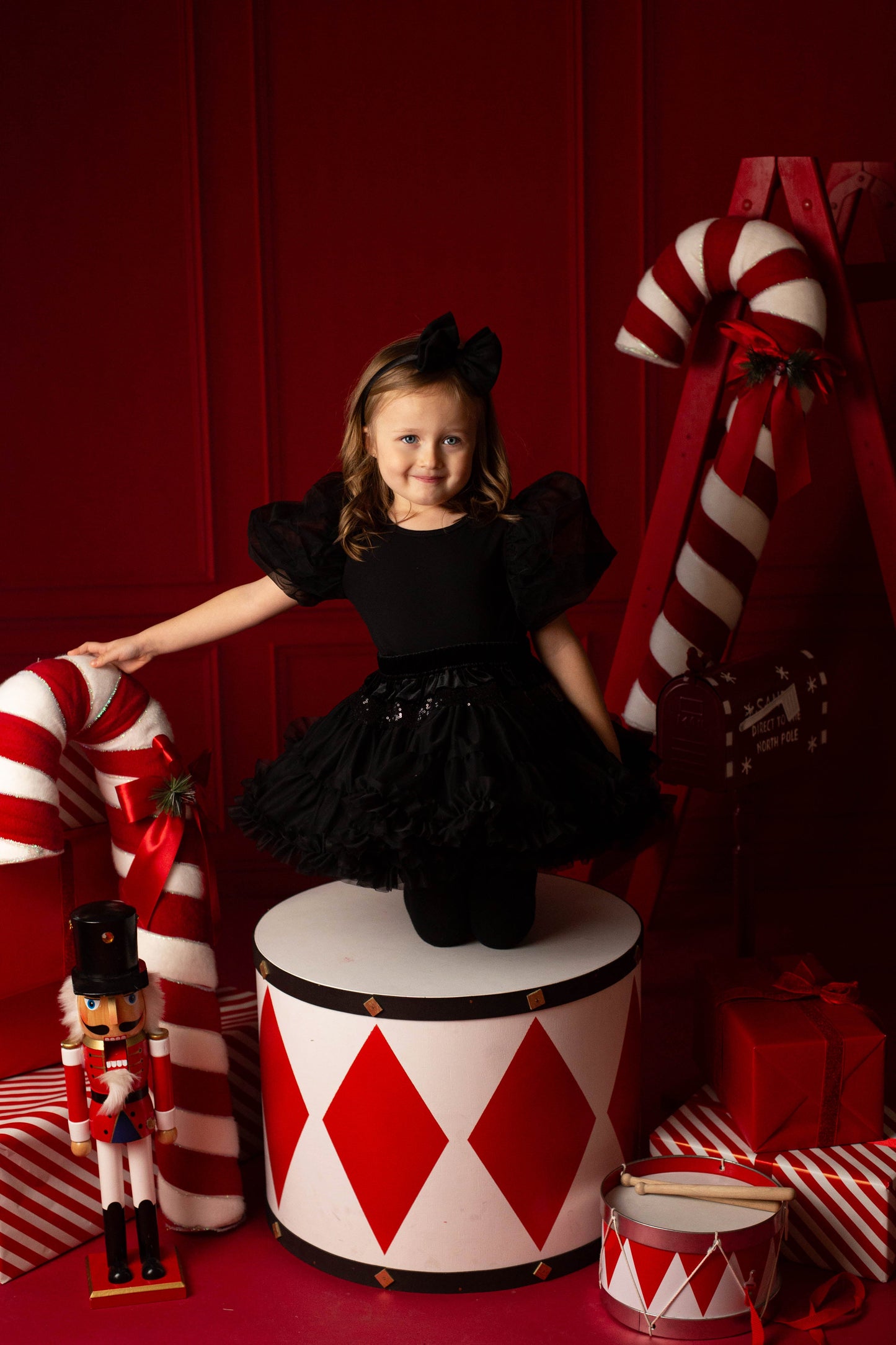 Sort Tyl Nederdel med Flæser og Pailletter - Fortryllende Kostume til Halloween og Særlige Lejligheder