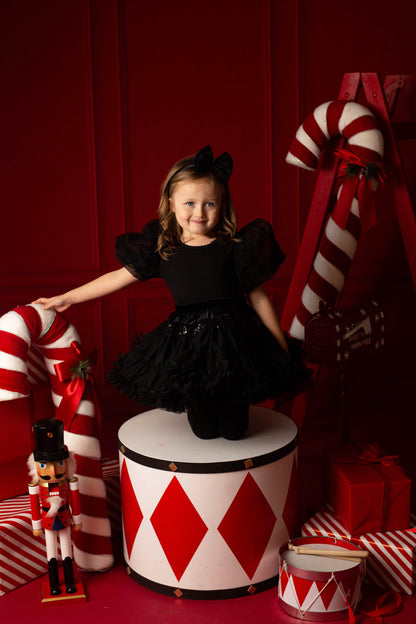 Sort Tyl Nederdel med Flæser og Pailletter - Fortryllende Kostume til Halloween og Særlige Lejligheder