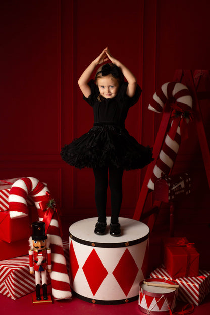 Sort Tyl Nederdel med Flæser og Pailletter - Fortryllende Kostume til Halloween og Særlige Lejligheder