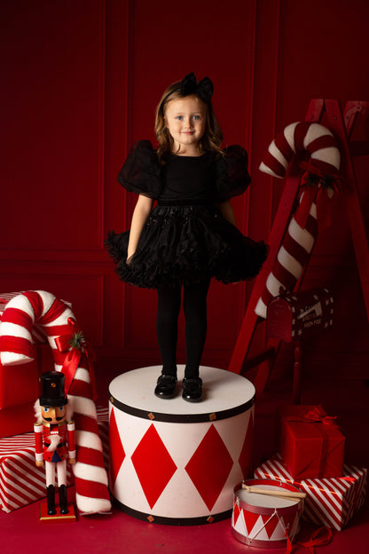 Sort Tyl Nederdel med Flæser og Pailletter - Fortryllende Kostume til Halloween og Særlige Lejligheder