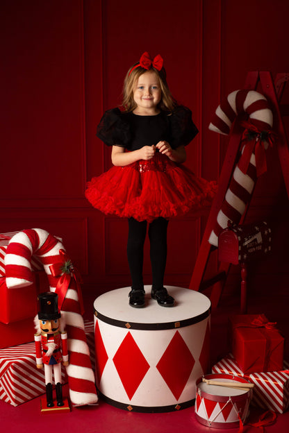 Rød Tyl Nederdel med Flæser og Pailletter - Eventyr Kostume til Halloween og Særlige Lejligheder